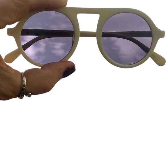 Stella McCartney White Round Frame Sunglasses with Dark Lenses main image 5